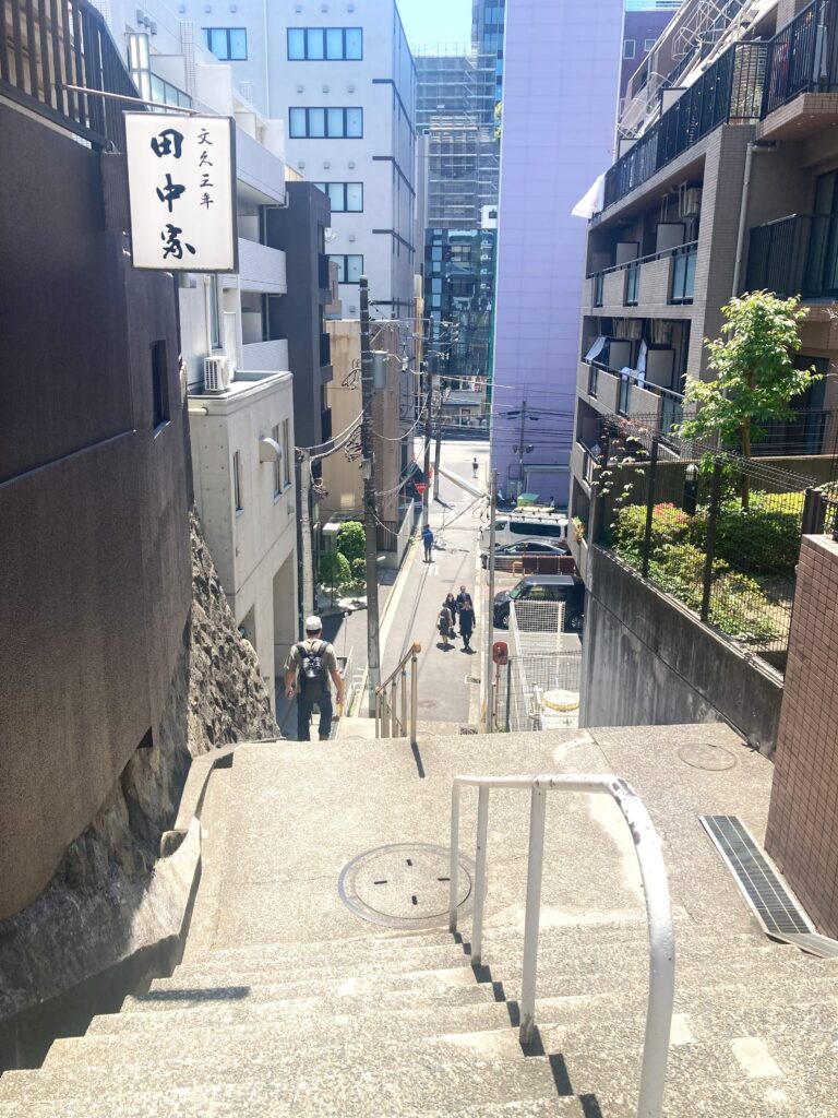 神奈川宿の台町から横浜のビル街（かつては海）を望む